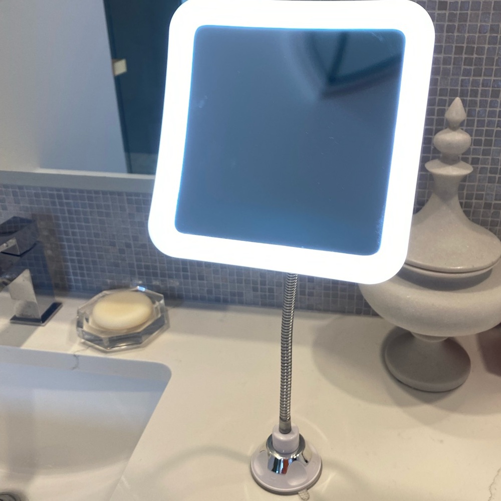 LED magnifying Vanity Mirror with Flexible Stand by fancii
